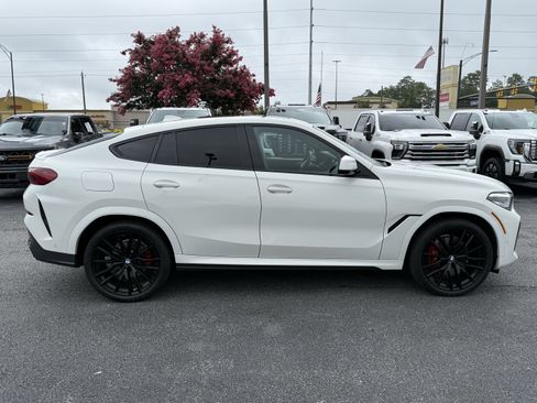 Used 2022 BMW X6 xDrive40i w/ M Sport Package AWD/4WD image 11