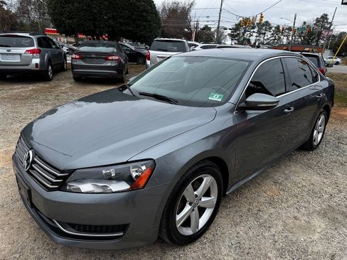 Used 2012 Volkswagen Passat 2.5 SE FWD image 1