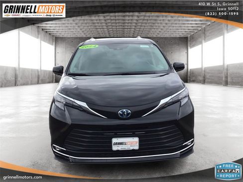 Used 2024 Toyota Sienna XLE image 2