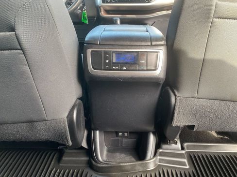 Used 2019 Toyota Highlander LE AWD/4WD image 27