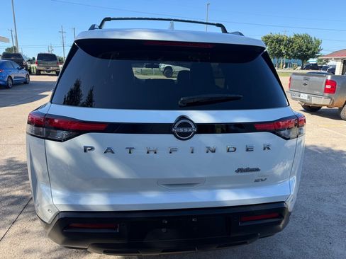 Used 2022 Nissan Pathfinder SV FWD image 6