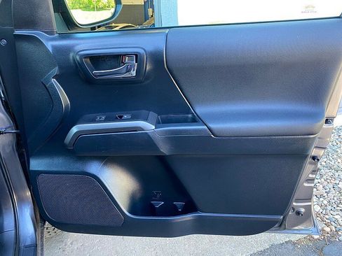 Used 2019 Toyota Tacoma TRD Sport w/ Technology Package AWD/4WD image 34