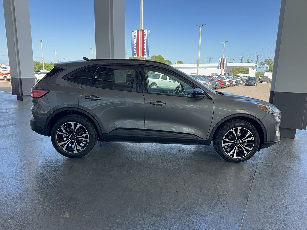 Certified 2022 Ford Escape SEL w/ SEL Stealth AWD Package image 5