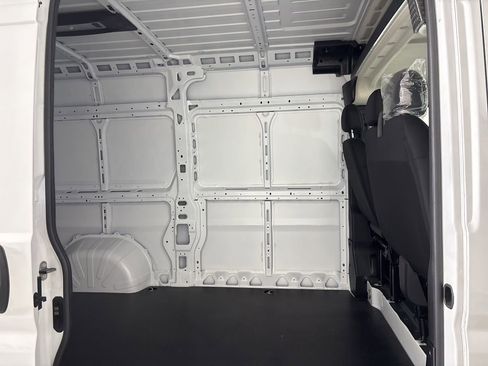 Used 2024 RAM ProMaster 2500 w/ Convenience Group FWD image 20