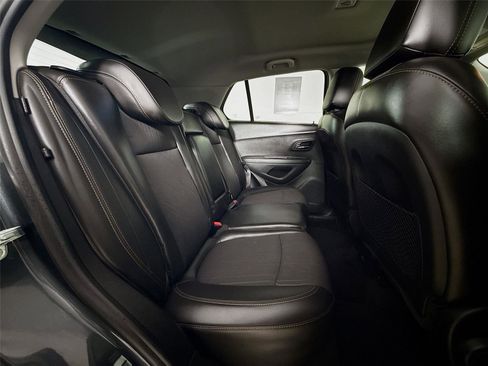 Used 2018 Chevrolet Trax LT w/ LT Convenience Package image 25