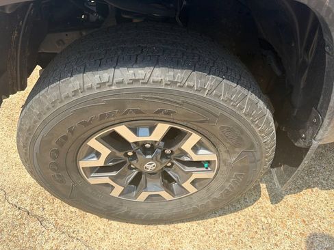Used 2021 Toyota Tacoma TRD Off-Road AWD/4WD image 9