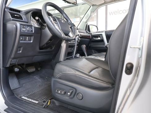 Used 2018 Toyota 4Runner Limited AWD/4WD image 38