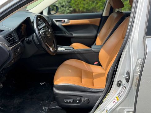 Used 2016 Lexus CT 200h w/ Seat Comfort Package FWD image 10