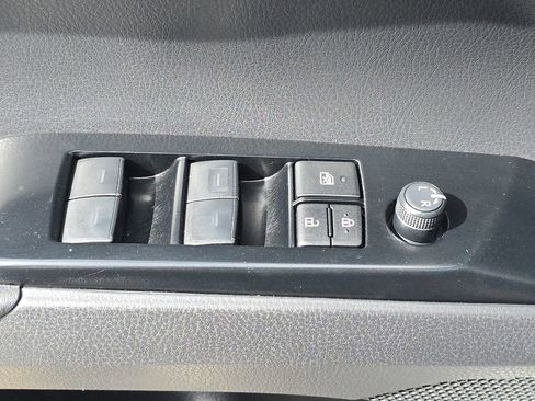 Used 2025 Toyota Camry SE FWD image 21