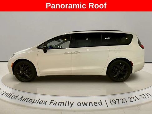 Used 2026 Chrysler Pacifica Limited w/ S Appearance Package FWD image 2