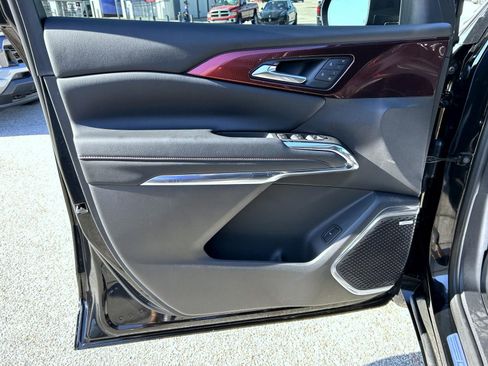 Used 2025 Chevrolet Traverse RS w/ LPO, Floor Liner Package image 9