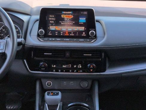 Certified 2022 Nissan Rogue SV FWD image 18