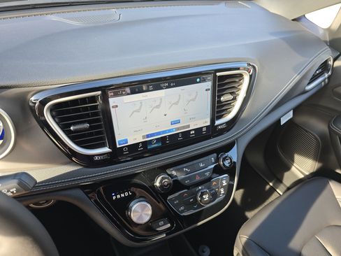 New 2026 Chrysler Pacifica Select image 33