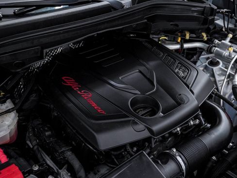 Used 2022 Alfa Romeo Stelvio Ti image 29