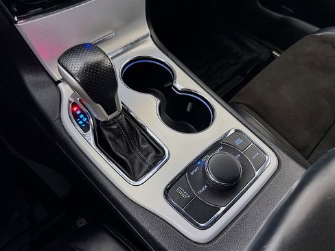 Used 2020 Jeep Grand Cherokee SRT image 21