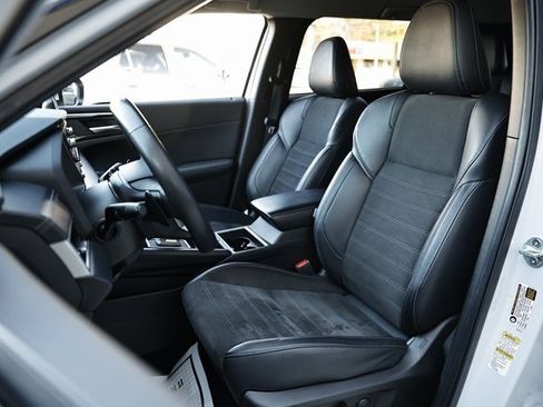 Used 2024 Mitsubishi Outlander SE image 18