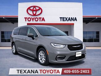 Used 2023 Chrysler Pacifica Touring-L video 1