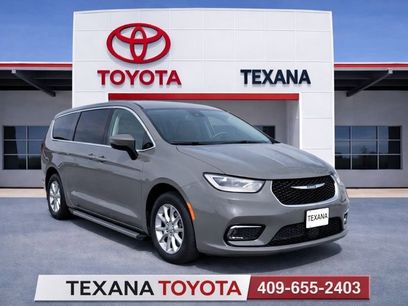 Used 2023 Chrysler Pacifica Touring-L