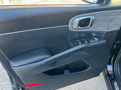 Certified 2023 Kia Sorento EX w/ Panoramic Sunroof Package FWD image 7