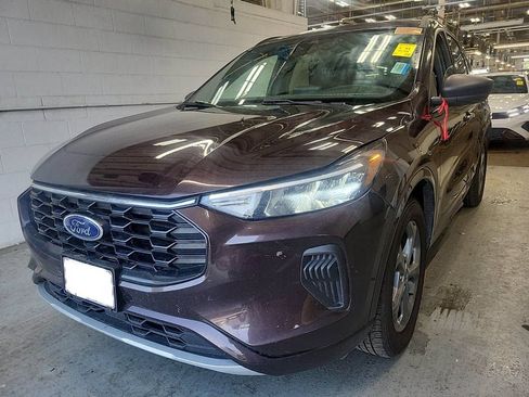 Used 2023 Ford Escape ST-Line AWD/4WD image 2