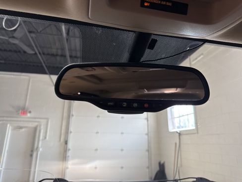 Used 2013 Cadillac Escalade Premium image 23