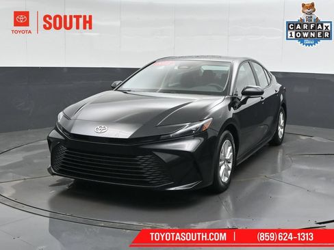 Used 2025 Toyota Camry LE w/ Convenience Package FWD image 5