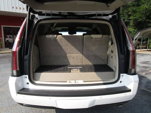 Used 2018 Cadillac Escalade Premium Luxury AWD/4WD image 26