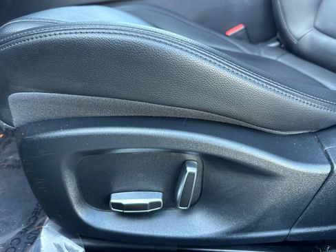 Used 2019 Jaguar XF Premium image 16