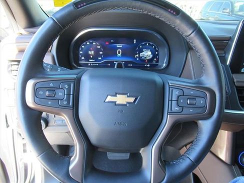 Used 2024 Chevrolet Suburban High Country w/ Advanced Technology Package image 24