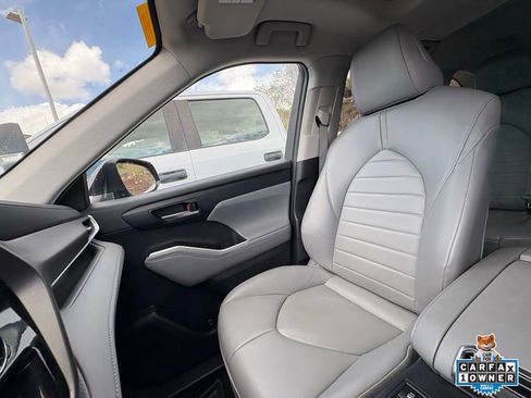 Used 2023 Toyota Highlander XLE image 24