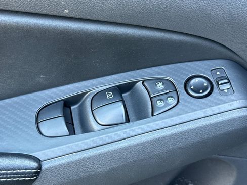 Used 2025 Nissan Altima 2.5 SV FWD image 14