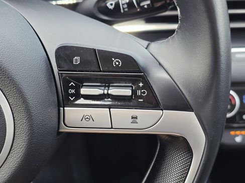 Used 2023 Hyundai Elantra Limited FWD image 29