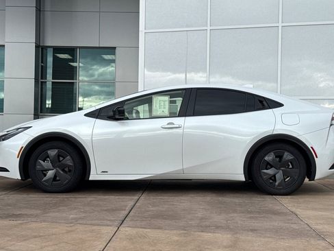 Certified 2025 Toyota Prius LE image 8