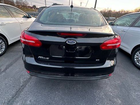 Used 2017 Ford Focus SE image 2