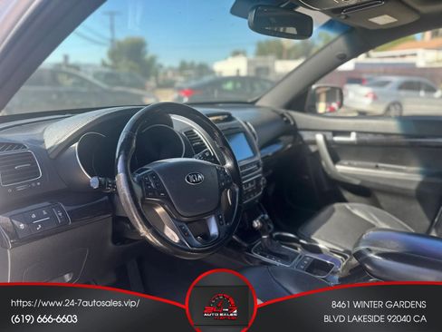Used 2014 Kia Sorento SX w/ 3rd Row Package AWD/4WD image 9