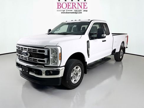 Used 2025 Ford F350 XLT image 3