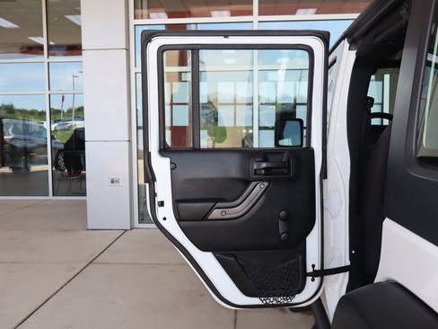 Used 2018 Jeep Wrangler Unlimited Sport w/ Connectivity Group AWD/4WD image 29
