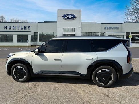 Used 2024 Kia EV9 Land image 7