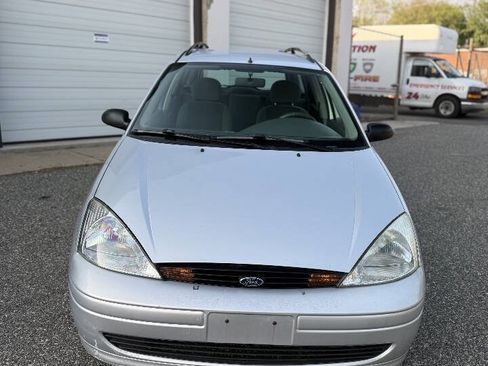 Used 2001 Ford Focus SE FWD image 10