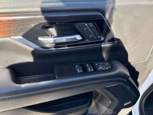 Used 2025 GMC Yukon XL Denali image 19