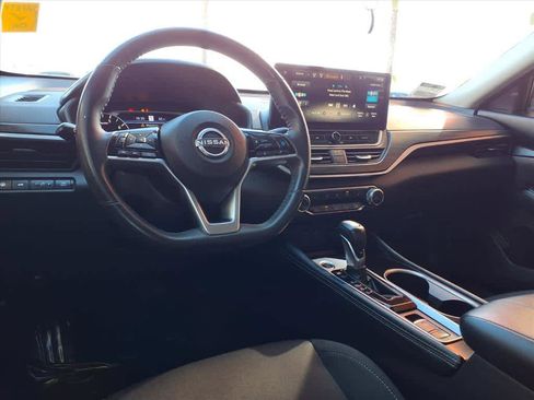 Used 2023 Nissan Altima 2.5 SV w/ SV Premium Package image 8