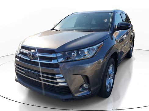 Used 2019 Toyota Highlander Limited image 3