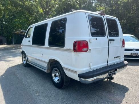 Used 2000 Dodge B1500 image 2