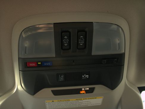 Used 2019 Subaru Crosstrek Hybrid w/ Moonroof Package w/Navigation image 25