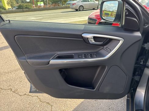 Used 2017 Volvo XC60 T5 Dynamic w/ Preferred Option Package image 29