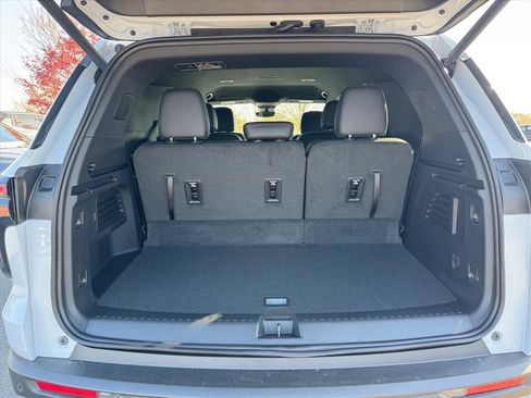 New 2026 Chevrolet Traverse Z71 w/ Enhanced Driving Package AWD/4WD image 7