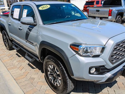 Used 2021 Toyota Tacoma TRD Off-Road w/ TRD Premium Off Road Package AWD/4WD image 3
