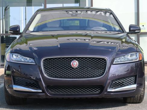 Used 2017 Jaguar XF Prestige image 2