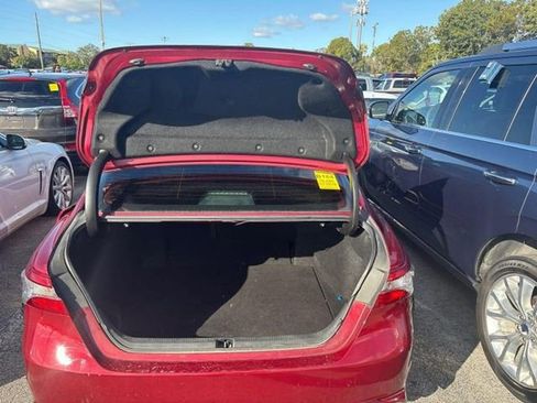 Used 2018 Toyota Camry SE image 9