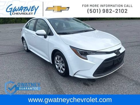 Used 2024 Toyota Corolla LE FWD image 3
